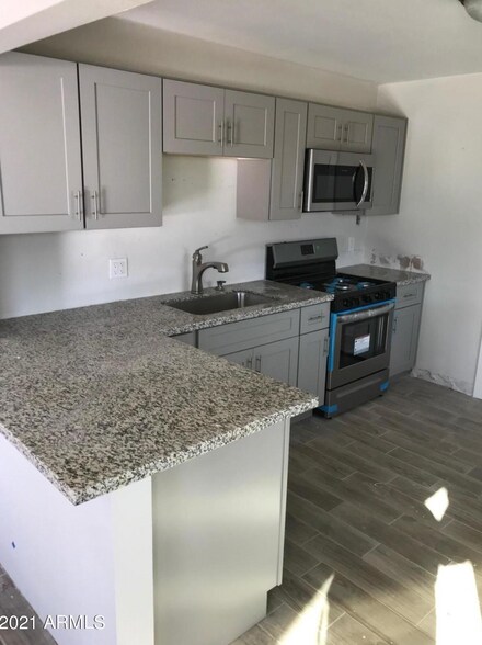 Building Photo - 1156 E Tempe Dr