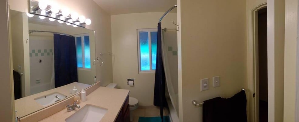 Building Photo - 860 100th Ave NE