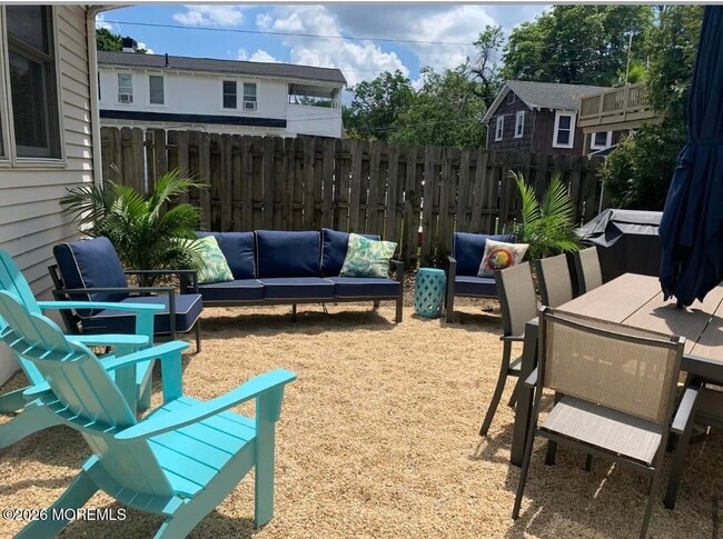 Building Photo - 2001 Main St