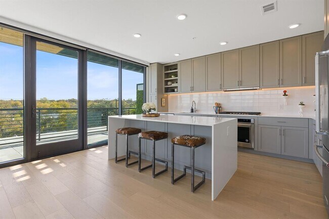 Building Photo - 1600 S 1st St