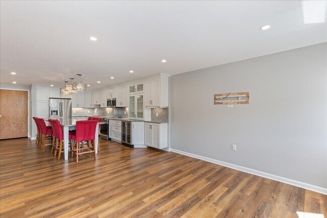 Building Photo - 100 Ledgewood Dr