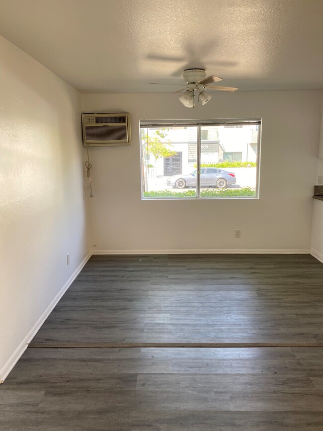 Dining Room - 18526 Calvert St