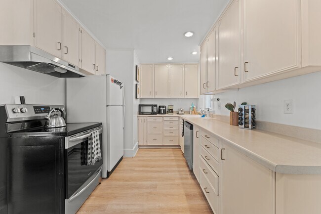 Building Photo - 1612 E 29th St