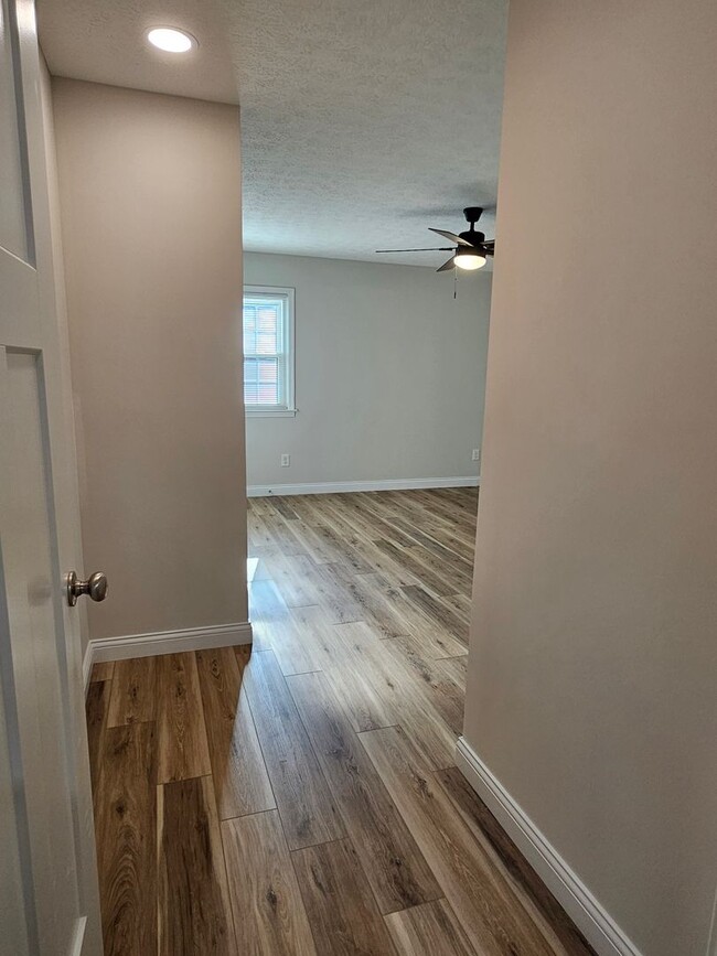 Building Photo - 395 W Crocus Dr