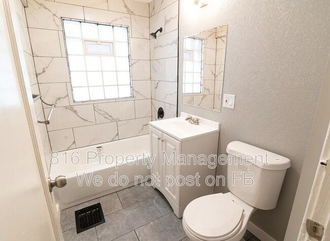 Building Photo - 5815 Euclid Ave E