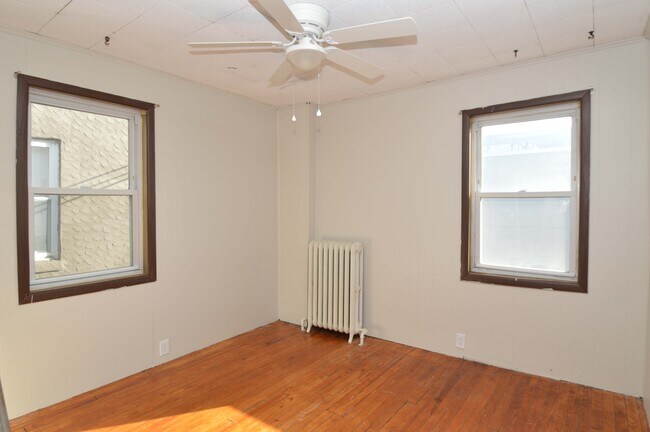 Building Photo - 2828 Sellers St