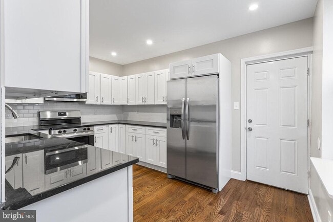 Building Photo - 518 S 56th St