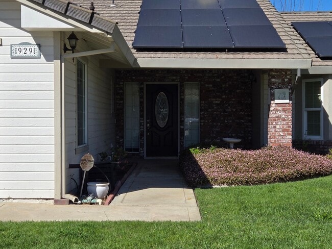 Building Photo - Charming 3BD/2BA Home in Quiet Cul-De-Sac with Solar & Included Landscaping