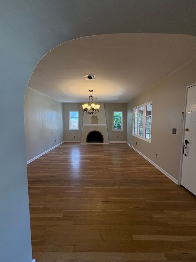 Building Photo - Charming Spanish Colonial house with huge ...