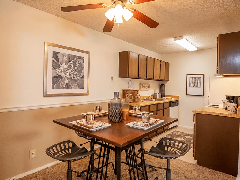 Dining Area with Ceiling Fan - Fox Run Apartments