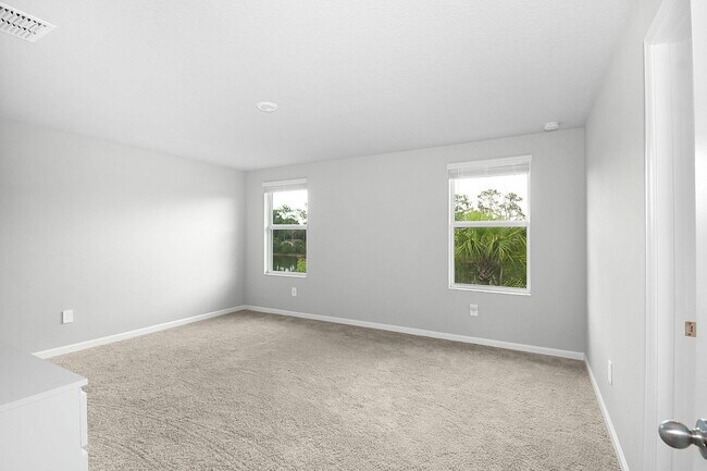 Building Photo - 5766 SE Edgewater Cir