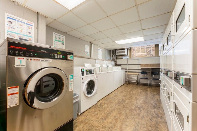 Building Photo - 253 E Delaware Pl