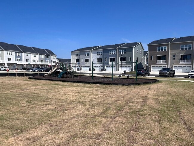 Building Photo - MINUTES TO VRE AND ALL THE CONVENIENCES OF...