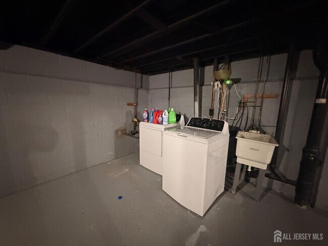 Building Photo - 100 Riverbend Dr