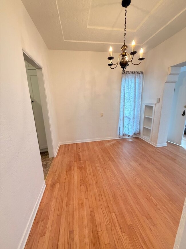 Building Photo - Cute 1 Bedroom 1 Bathroom Long Beach Apartment For Rent!