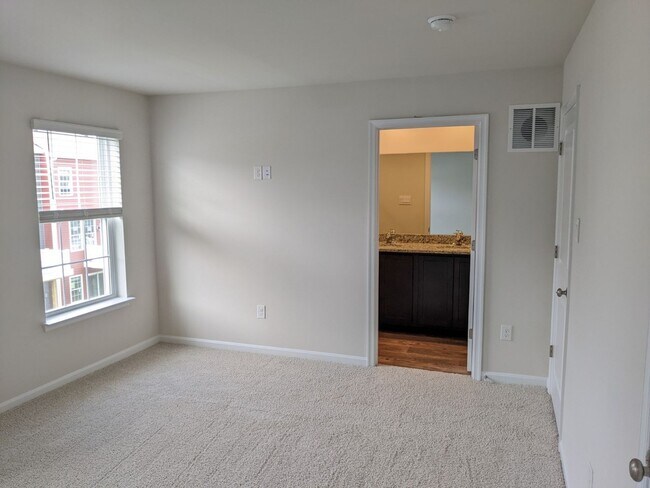 Building Photo - Three level townhouse in The Preserve at Tuscarora Creek community ready by mid September!