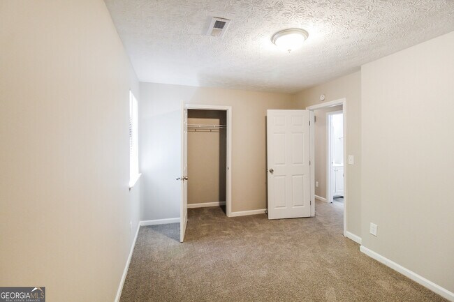 Building Photo - 6231 Willowbrook Dr
