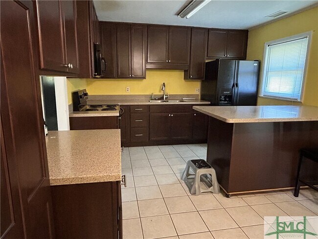 Building Photo - 120 Middleton Dr