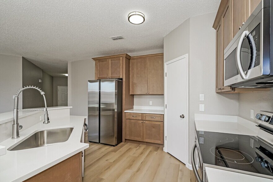 Building Photo - 6332 Downeast Dr