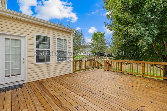 Building Photo - 10613 Bere Island Dr