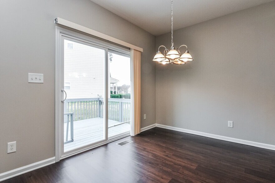 Building Photo - 16 Hollyridge Ct