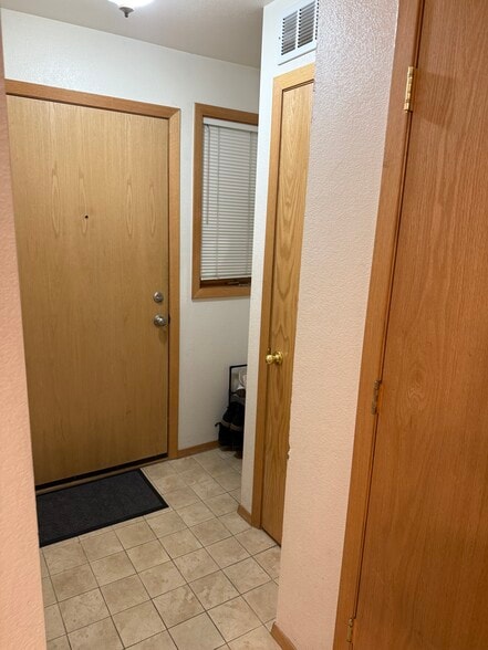 Building Photo - 2990 Shadow Creek Dr