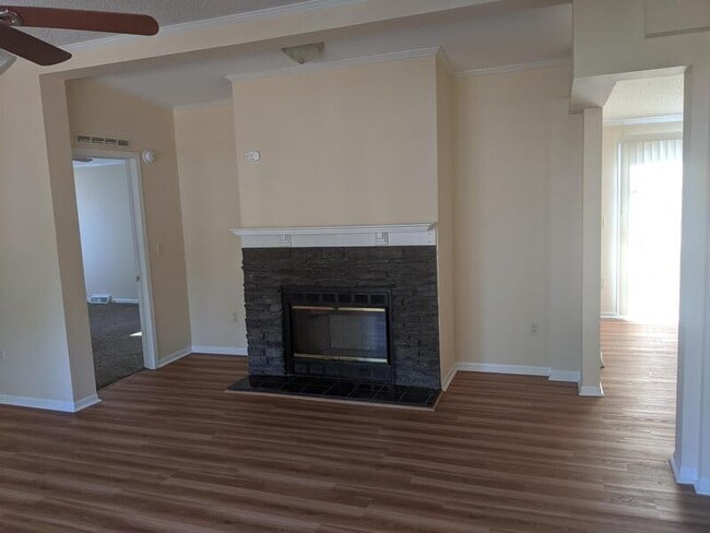 Building Photo - 73 Forest Dr