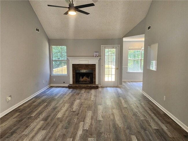 Living room - 922 Sweetwater Way