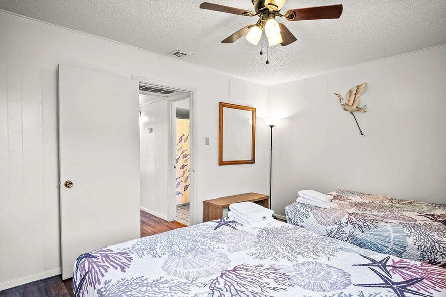 Building Photo - 2025 Eleventh Street-SI FL1-ID1023252P