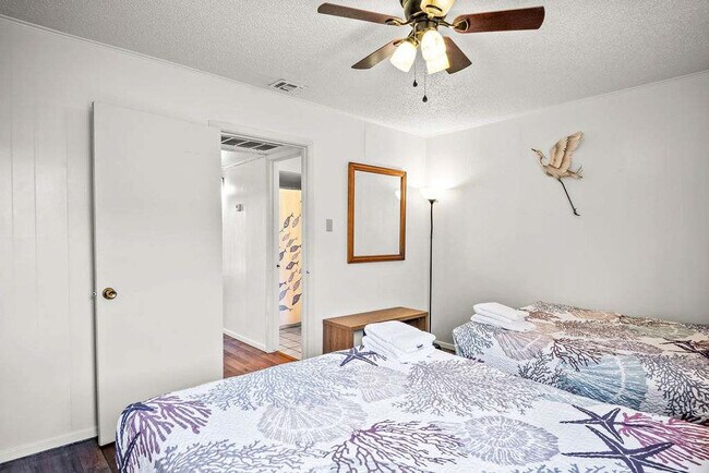 Building Photo - 2025 Eleventh Street-SI FL1-ID1023252P