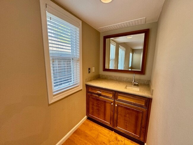 Building Photo - Wonderful 2 story home in Walnut Creek nea...