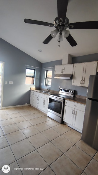 Building Photo - 7038 W Fillmore St