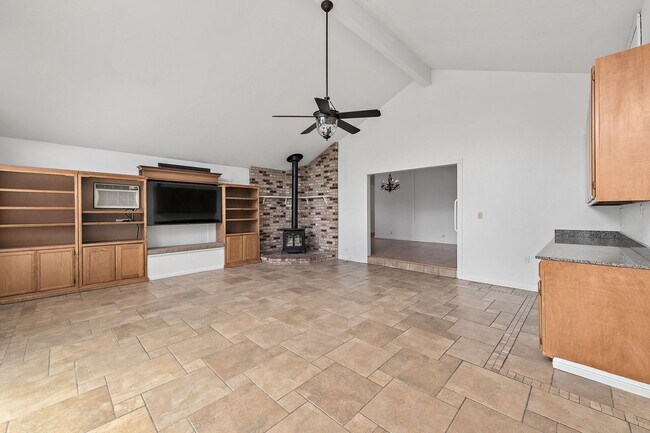 Building Photo - Spacious Single-Family Home in Great Location!