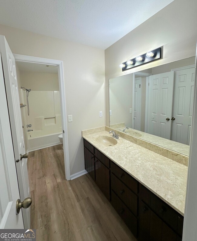 Building Photo - 104 Wrenwood Ln