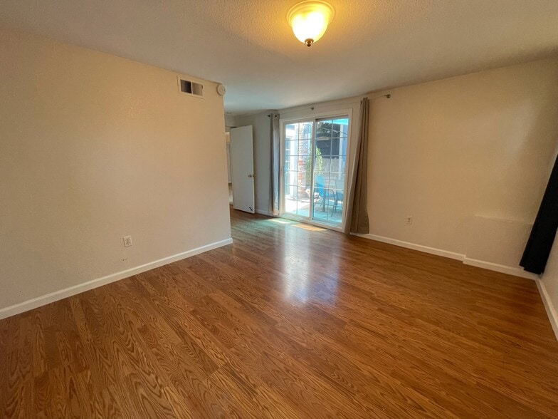 2nd Bedroom with private bath - 1524 Pacific Ave