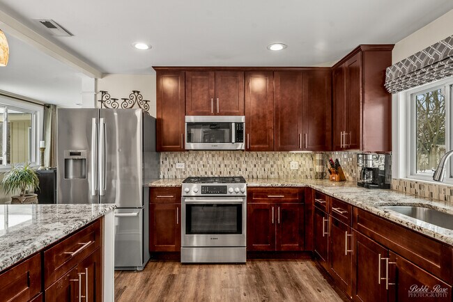 Building Photo - 208 Brookdale Ln
