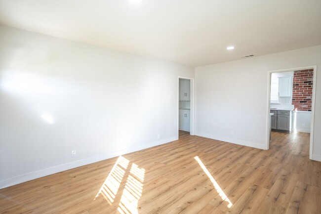 Building Photo - Spacious 1 Bedroom in Torrance with Washer...
