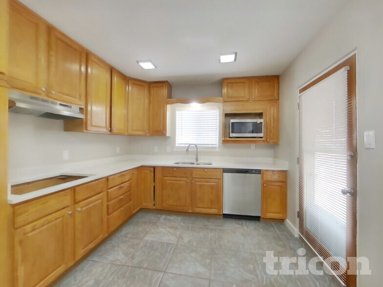 Building Photo - 10301 Sorrills Creek Ln