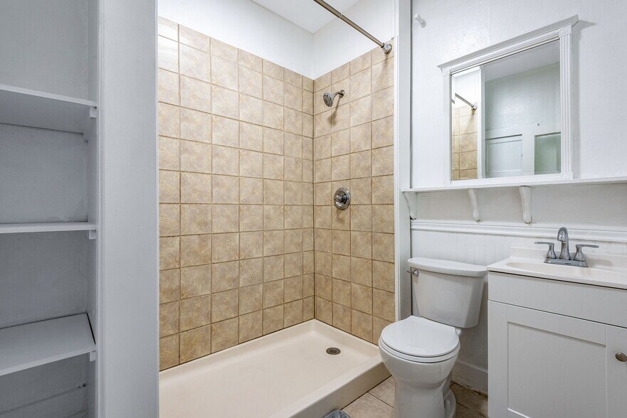 Building Photo - 1478 S University Blvd