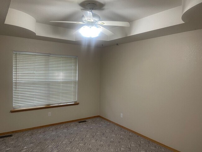 Building Photo - OZARK HOME CHECK OUT this charming 3 bedro...