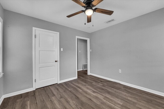 Building Photo - 1325 Sunset St