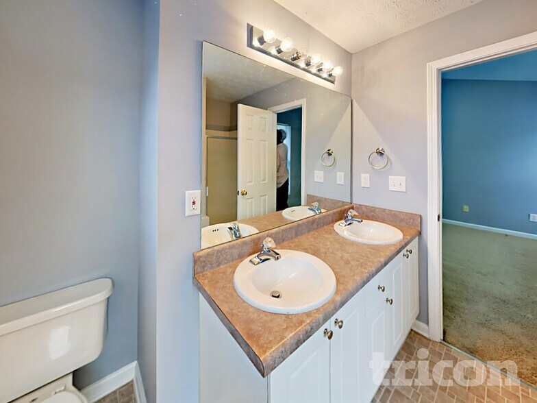 Building Photo - 2331 Sandspring Dr SW