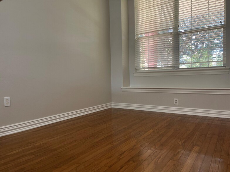 Building Photo - 716 Ticonderoga Dr