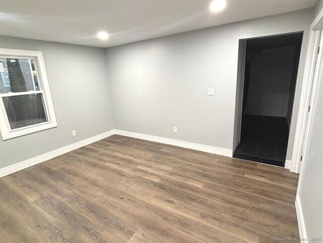 Primary Photo - 25 N Spring St