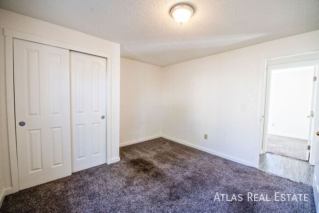 Building Photo - 2001 W Caspian Pl