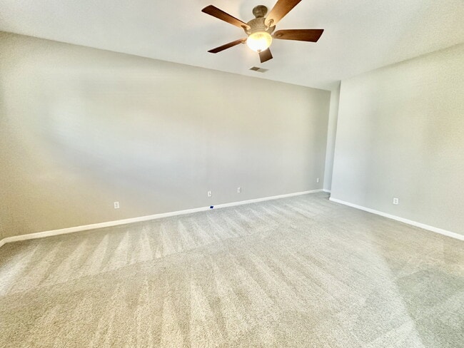 Building Photo - Spacious Townhome with a Private Courtyard in Westbury Park!
