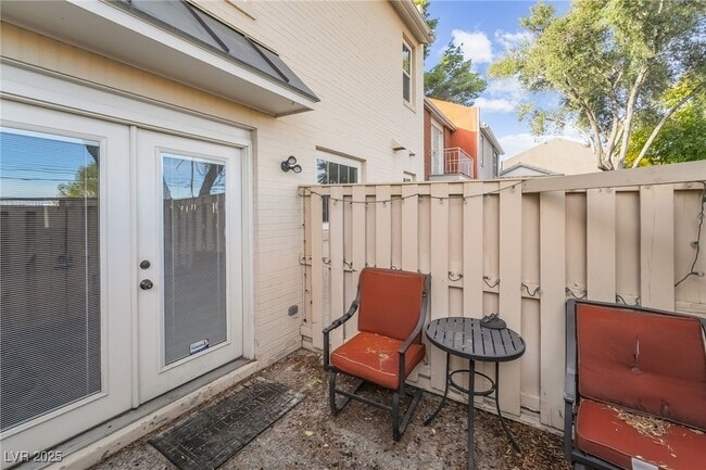 Building Photo - 1038 Tam O Shanter