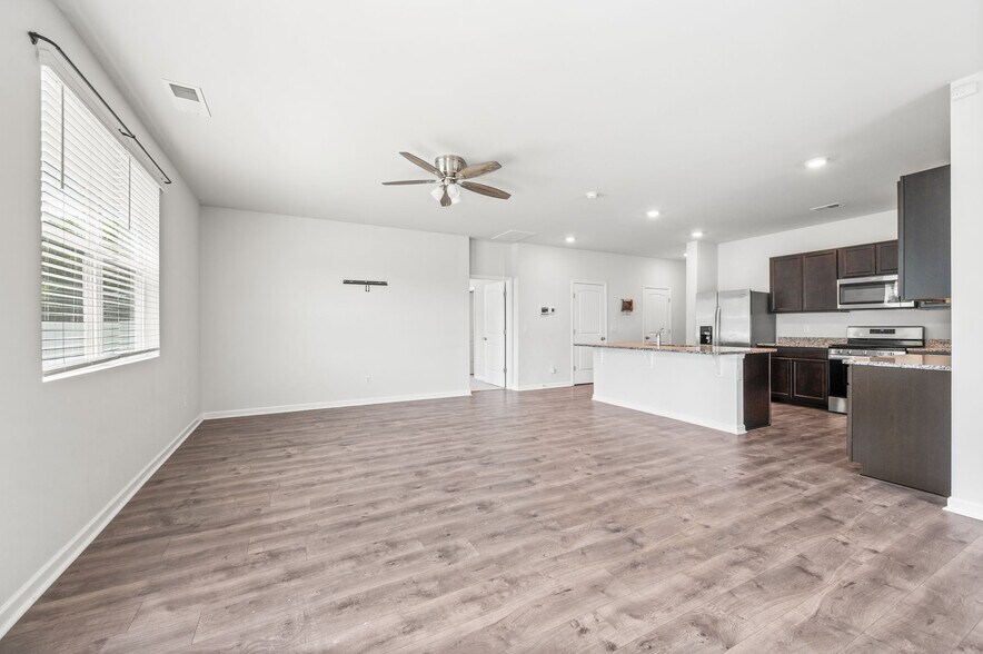Building Photo - 7277 Sunny Parks Dr