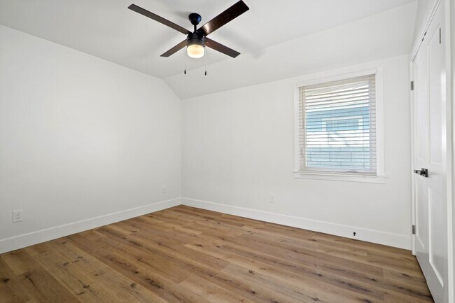 Building Photo - 17434 Saticoy St