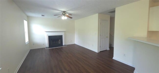 Building Photo - 2895 Gallery Grove